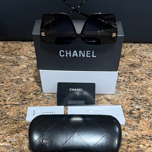New CHANEL Elegant Auth.Black Sunglasses all accessories included - Picture 6 of 13